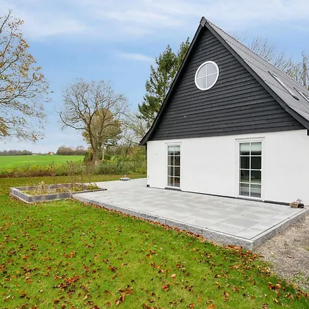 Comfortably In Scenic Surroundings Ellerup