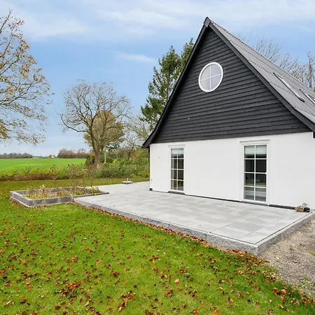 Comfortably In Scenic Surroundings Ellerup