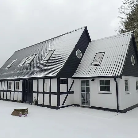 Comfortably In Scenic Surroundings Feriehus